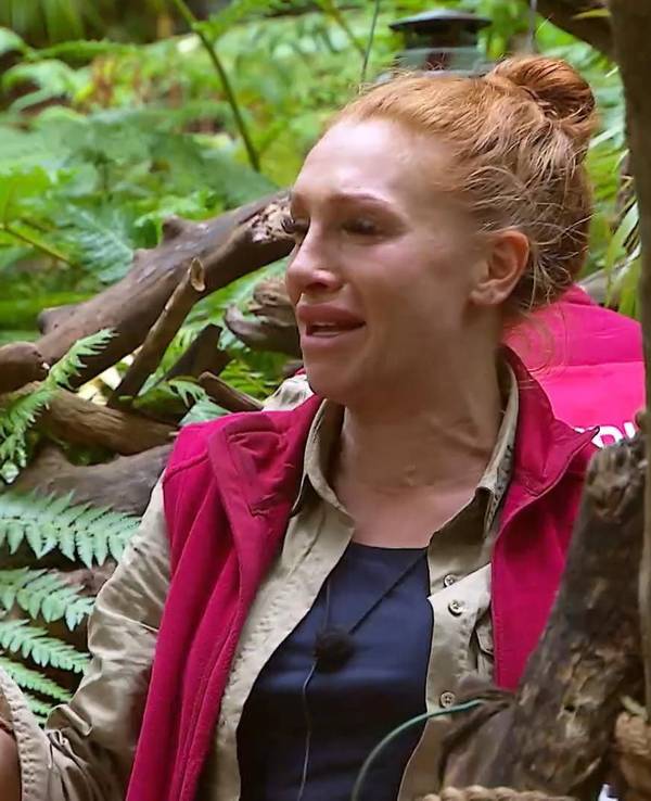 Georgina Fleur kommt mit der Disharmonie im Dschungel schlecht klar und bricht in Tränen aus. Besonders viel Mitgefühl bekommt sie dafür nicht.