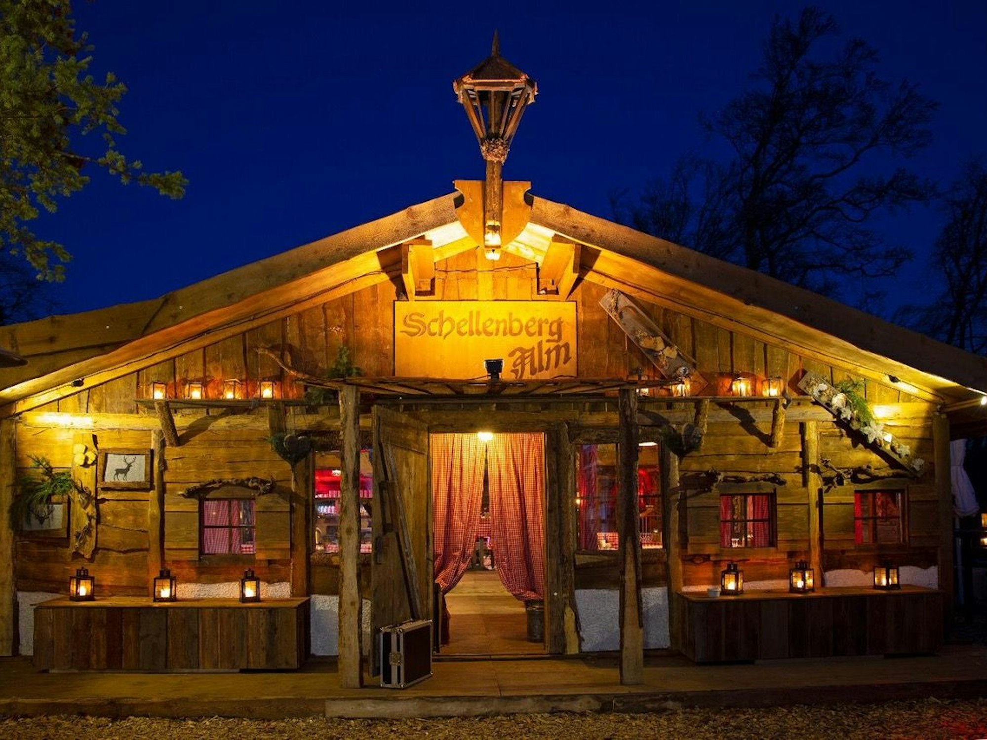 Bild einer Almhütte, die am Wasserturm-Hotel gebaut werden soll.