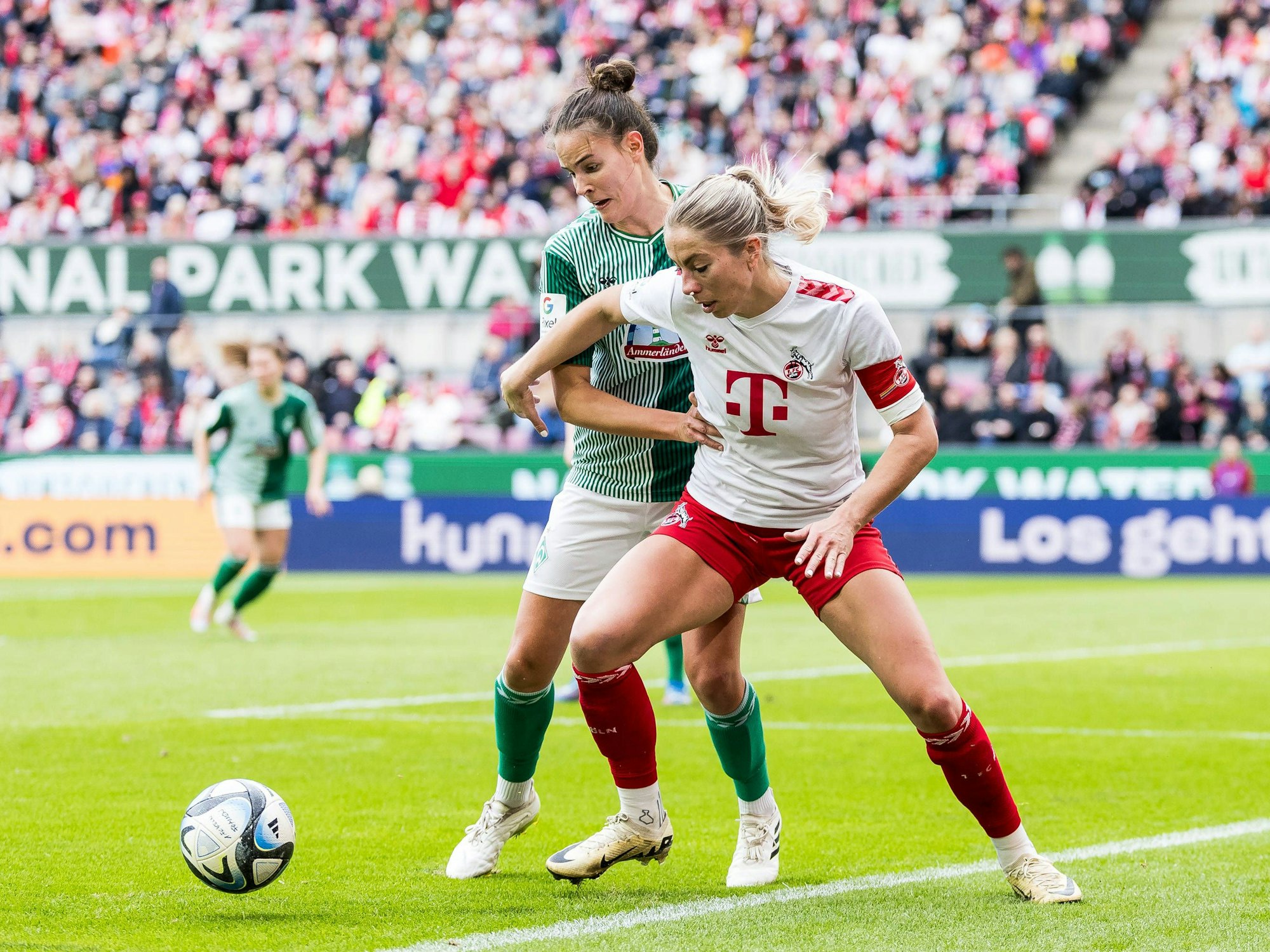 Hanna Nemeth im Zweikampf mit Sharon Beck.