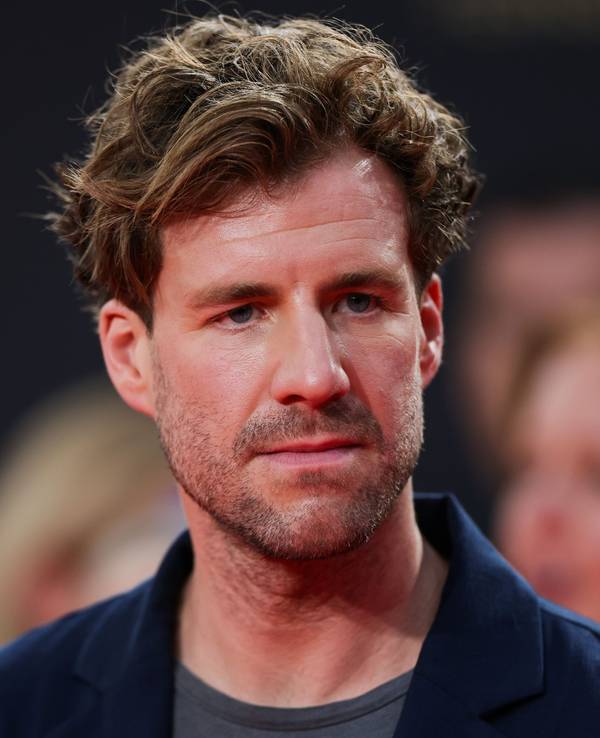 Comedian Luke Mockridge kommt zur Verleihung der Deutschen Fernsehpreise 2023 ins Kölner Coloneum.