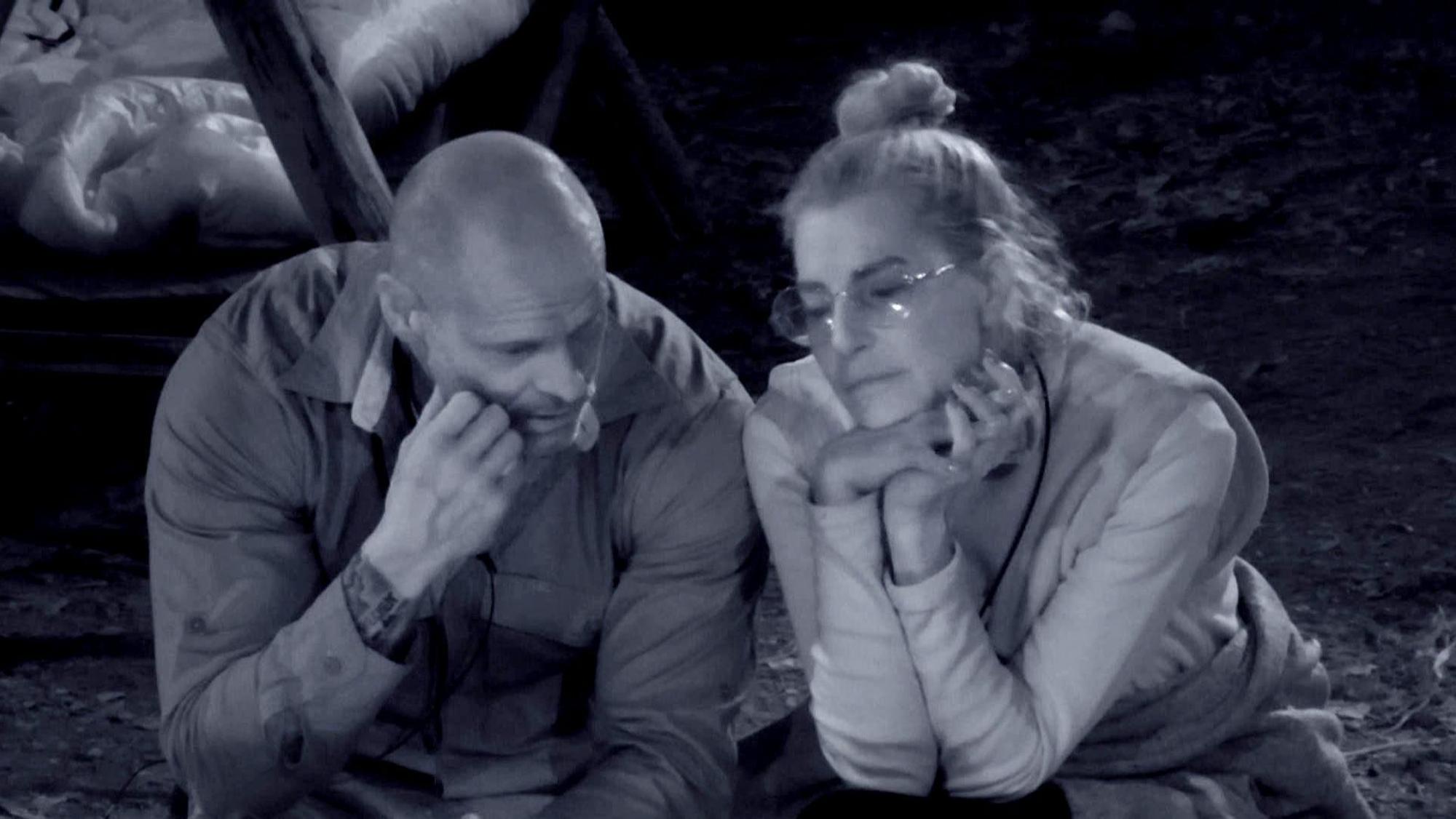 Das Foto zeigt Thorsten Legat und Giulia Siegel an Tag 6 des Sommer-Dschungelcamps.