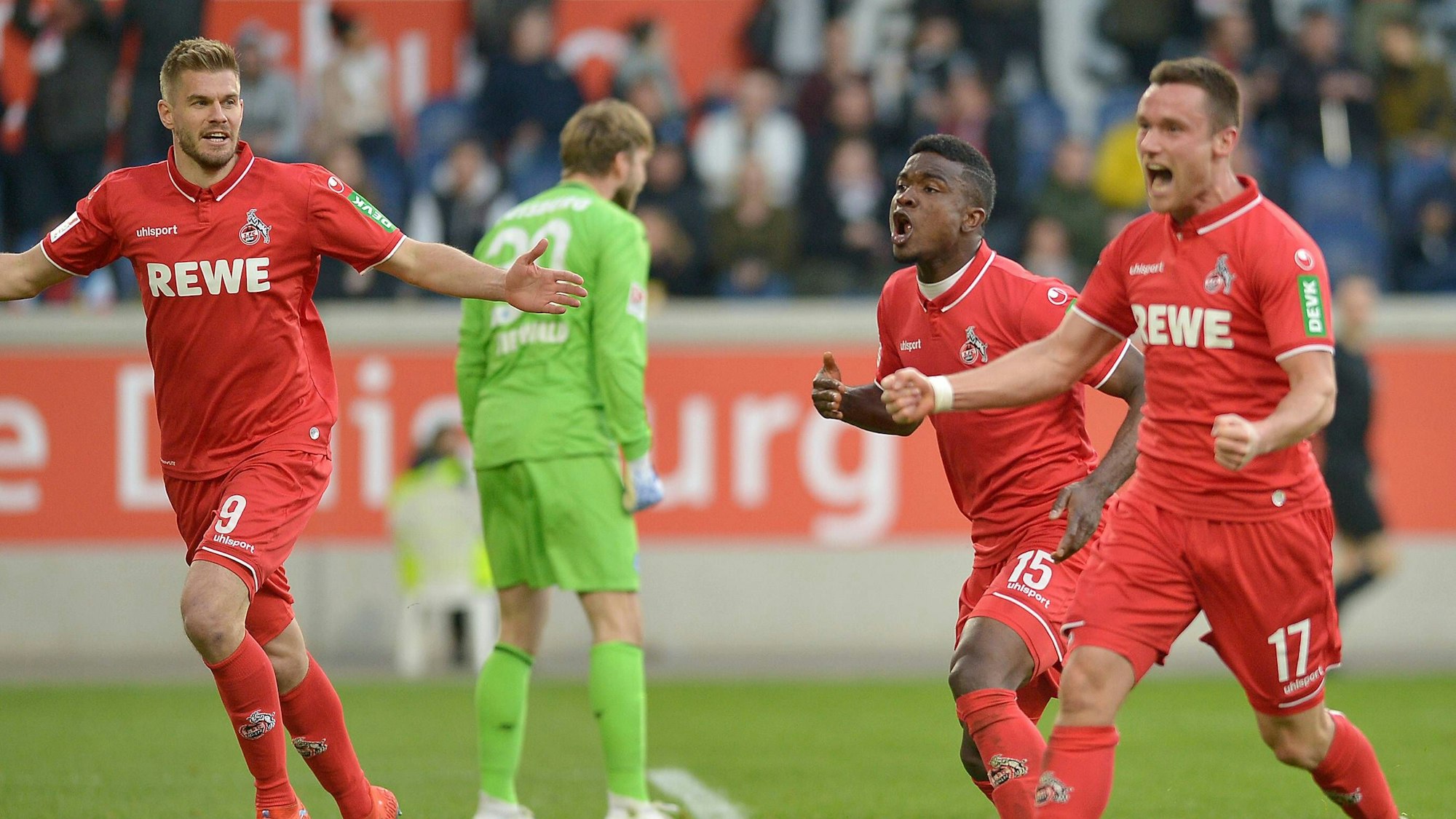 Die Ex-FC-Profis Christian Clemens (r.) und Simon Terodde (l.), hier am 10. April 2024 im Spiel gegen den MSV Duisburg, machen künftig bei der Icon League gemeinsame Sache.