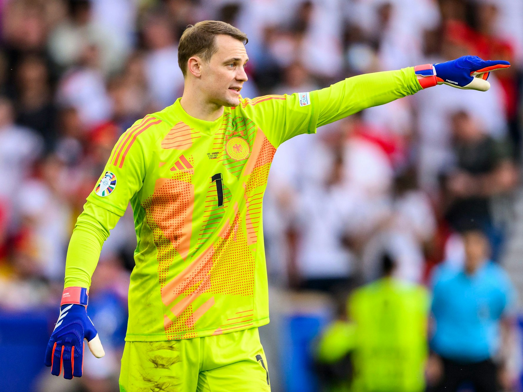 Deutschlands Torhüter Manuel Neuer gestikuliert.