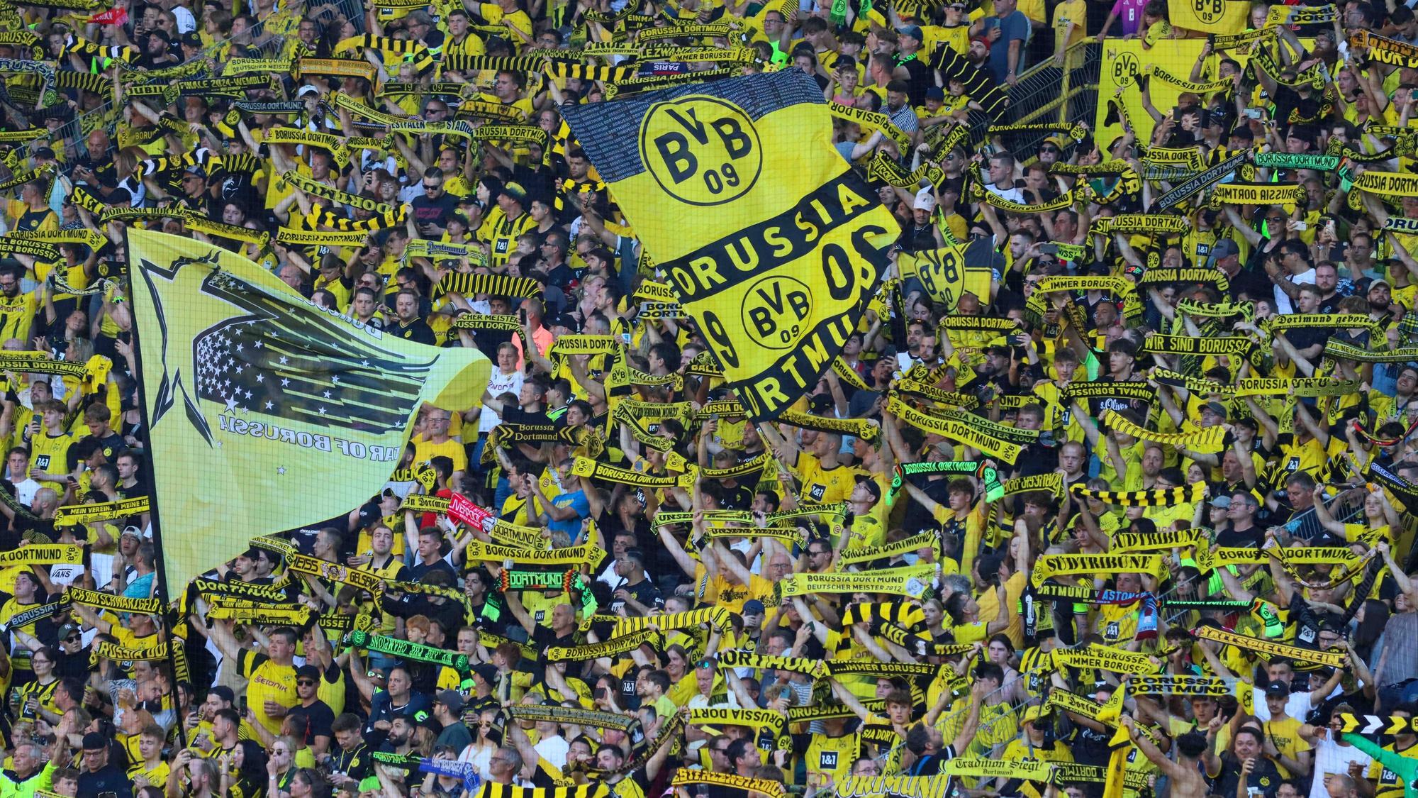 BVB-Fans während dem Testspiel gegen Aston Villa.