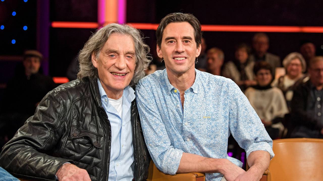 Winfried Glatzeder (l.) war mit seinem Sohn Robert Glatzeder im Januar 2024 zu Gast in der MDR-Talkshow Riverboat.