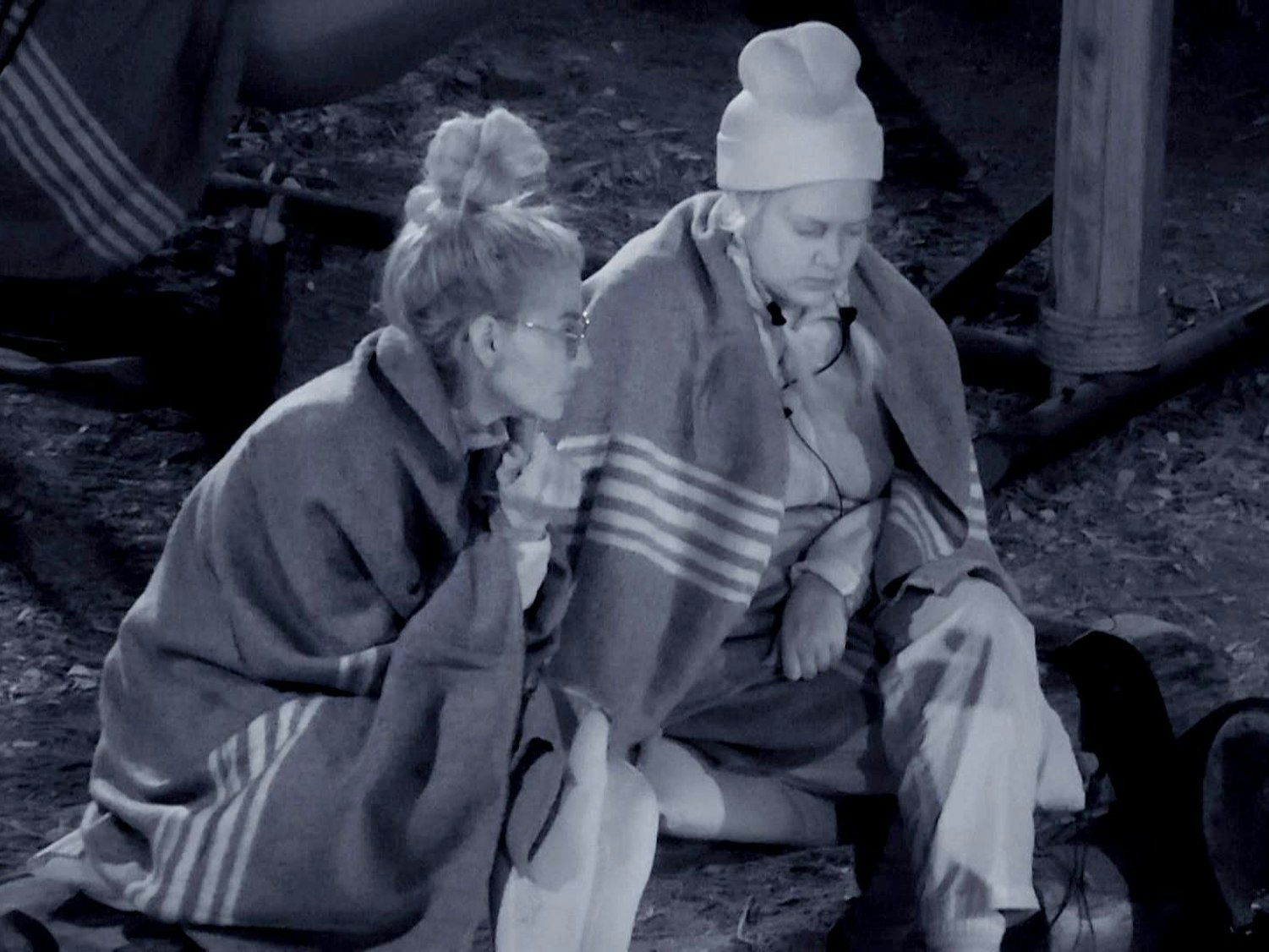 Giulia Siegel und Sarah Knappik geraten an Tag 8 im Sommer-Dschungelcamp bei der gemeinsamen Nachtwache aneinander.