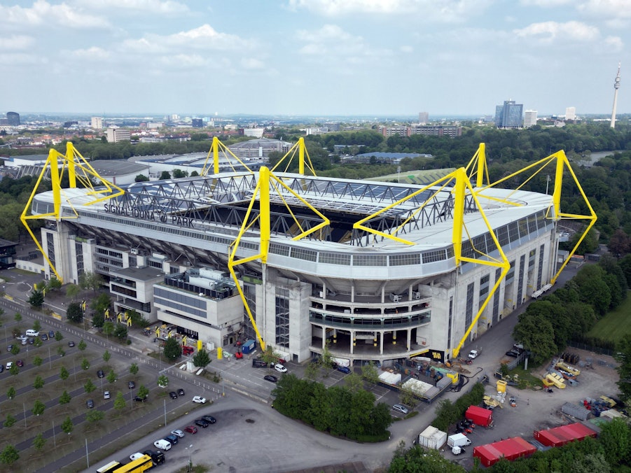 Der Signal-Iduna-Park von außen.