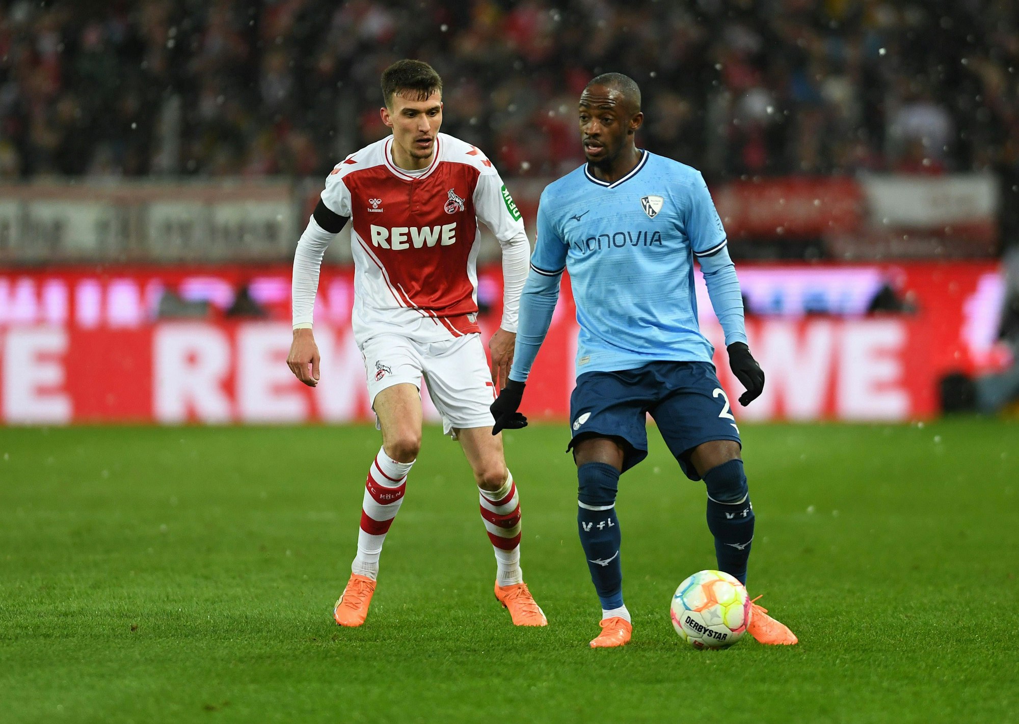 Christopher Antwi-Adjei (r.), hier am 10. März 2023 gegen Dejan Ljubicic, wechselt zum FC Schalke 04.