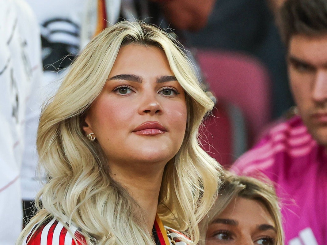 Lea Prinz verfolgt das EM-Spiel zwischen Deutschland und Spanien von der Tribüne aus.