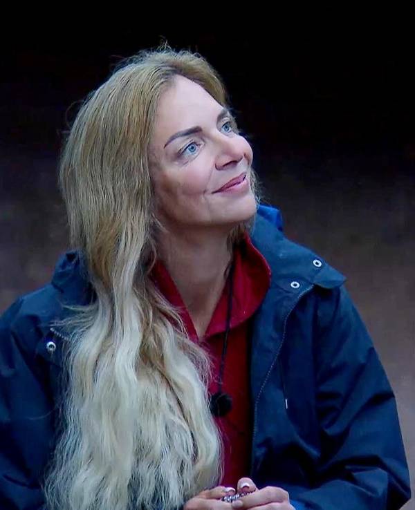 Danni Bücher an Tag 5 im Dschungel-Camp der Legenden. Die Witwe von Jens Büchner hat schon einige Schicksalsschläge verkraften müssen. Doch ihr Lächeln hat sie nicht verloren.