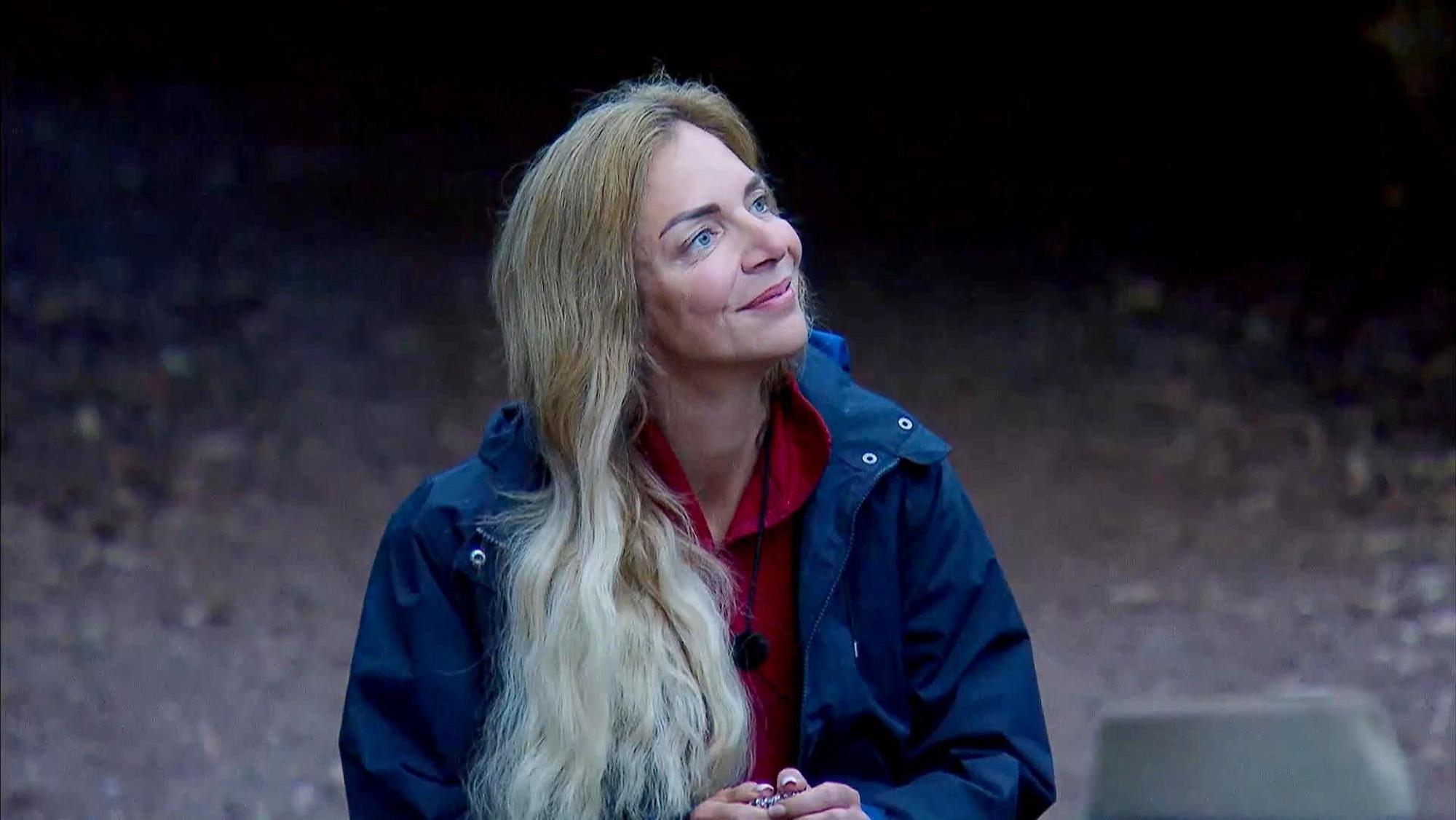 Danni Bücher an Tag 5 im Dschungel-Camp der Legenden. Die Witwe von Jens Büchner hat schon einige Schicksalsschläge verkraften müssen. Doch ihr Lächeln hat sie nicht verloren.