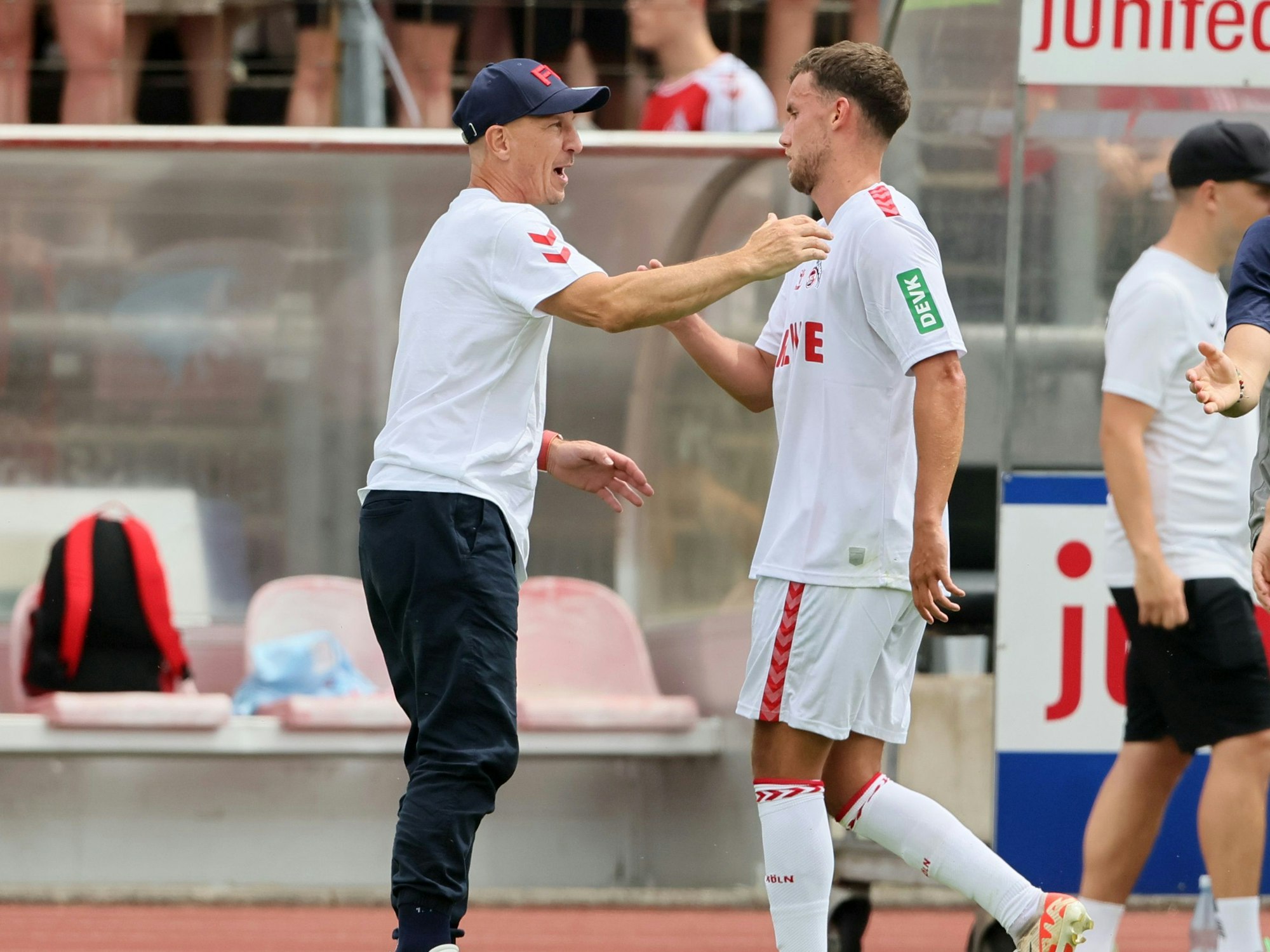 Testspiel im Südstadion, 1. FC Köln vs. VfL Rheingold 1912 Köln-Poll (Kreisligist), von links: Gerhard Struber und Luca Waldschmidt (1. FC Köln).