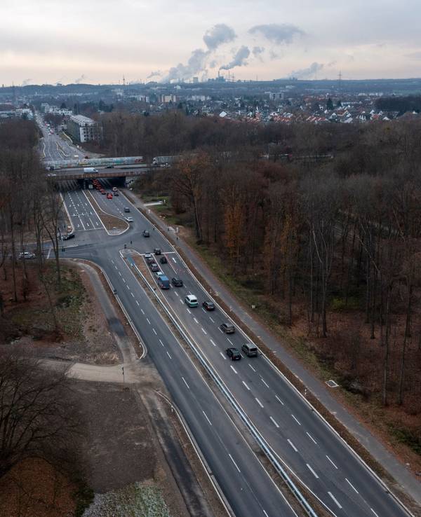 Blick aus der Luft auf die Luxemburger Straße zwischen Köln und Hürth.