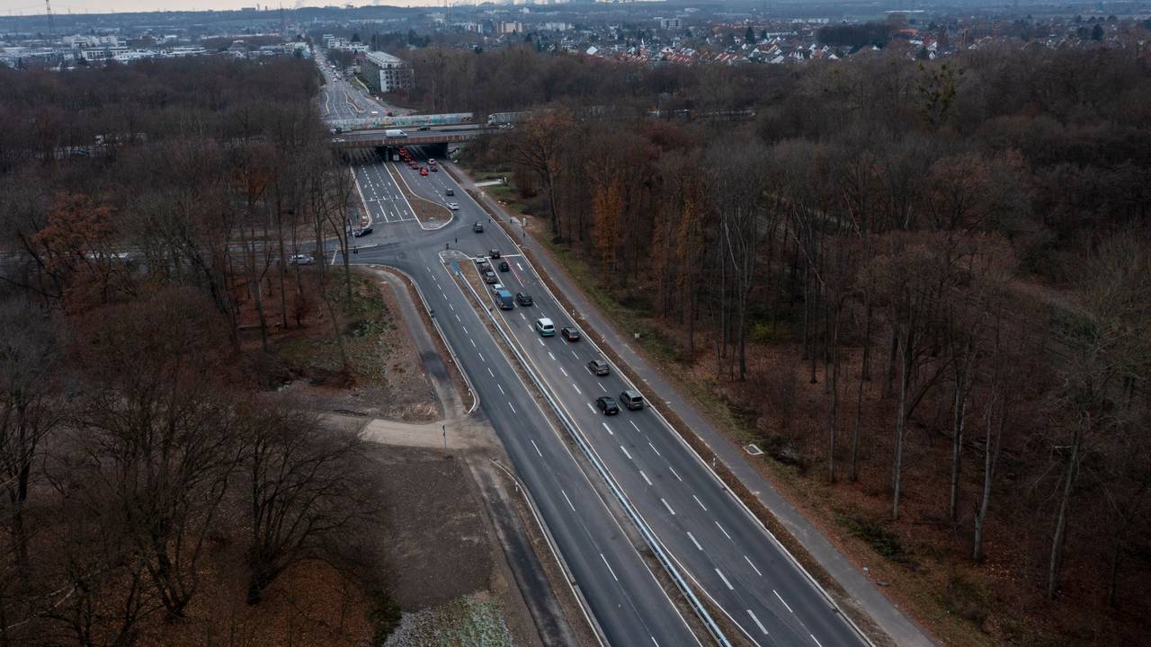 Blick aus der Luft auf die Luxemburger Straße zwischen Köln und Hürth.