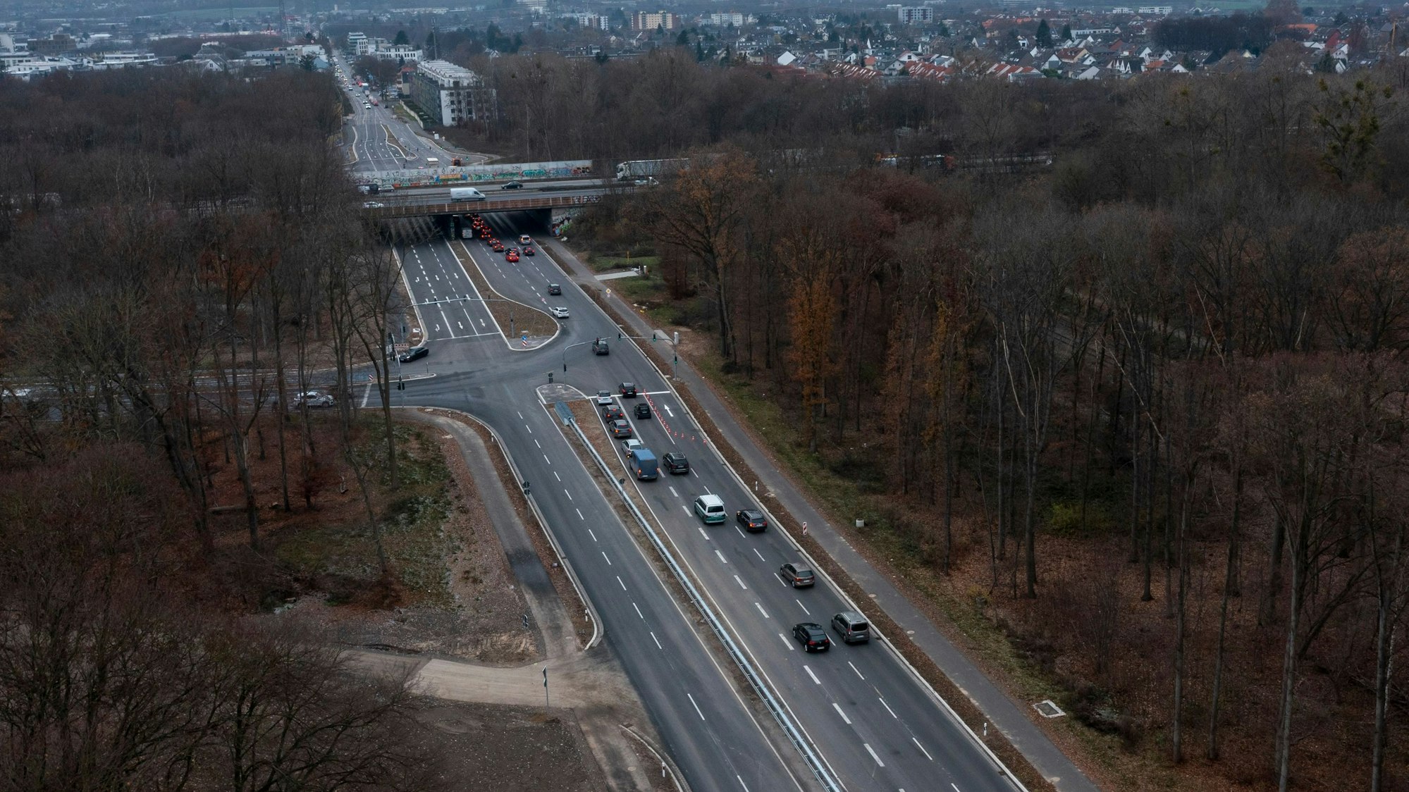 Blick aus der Luft auf die Luxemburger Straße zwischen Köln und Hürth.