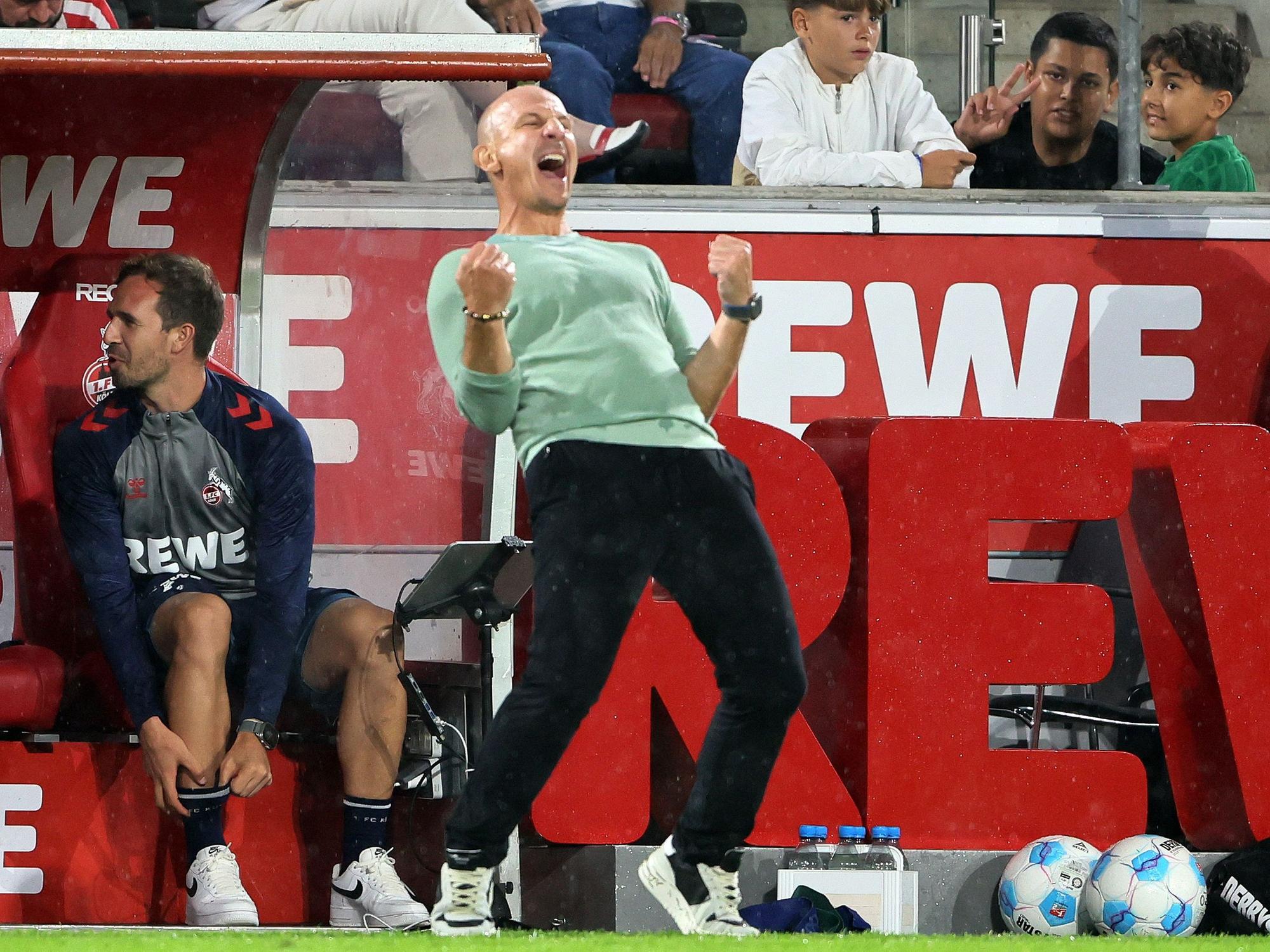 1. FC Köln gegen Eintracht Braunschweig: Kölns Trainetr Gerhard Struber feiert.