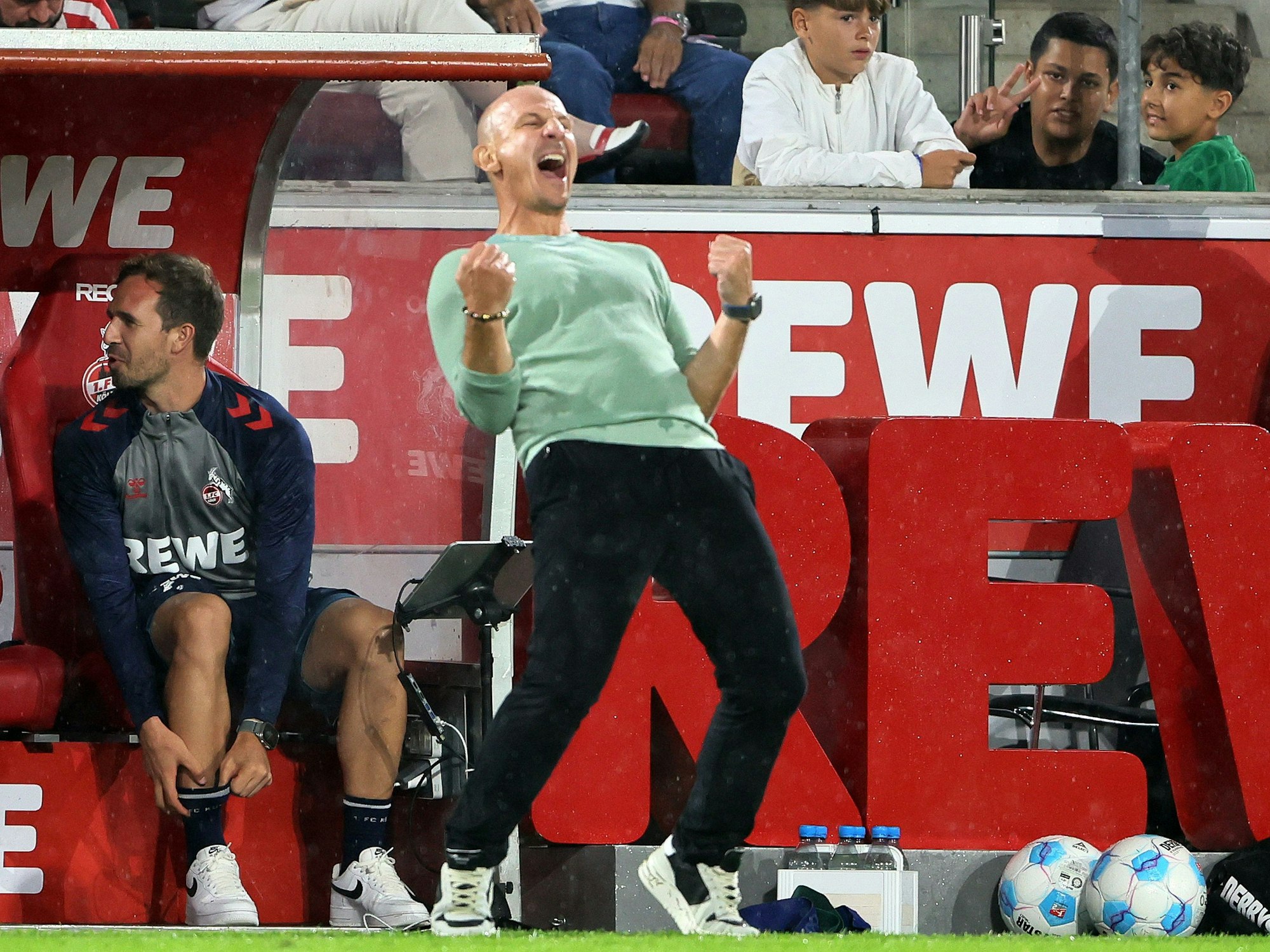 1. FC Köln gegen Eintracht Braunschweig: Kölns Trainetr Gerhard Struber feiert.