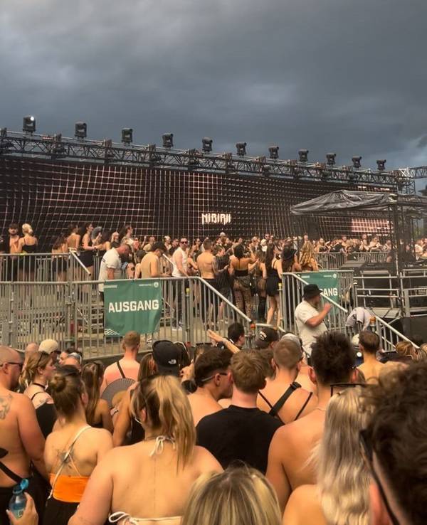 Das Nibirii Festival kurz vor dem Unwetter.