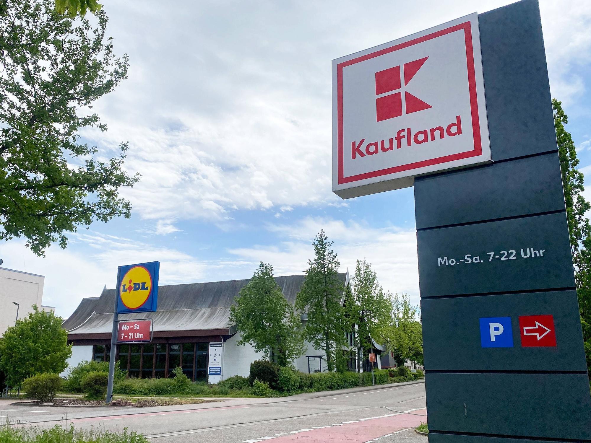 Ein Lidl- und ein Kauflandsupermarkt direkt nebeneinander.