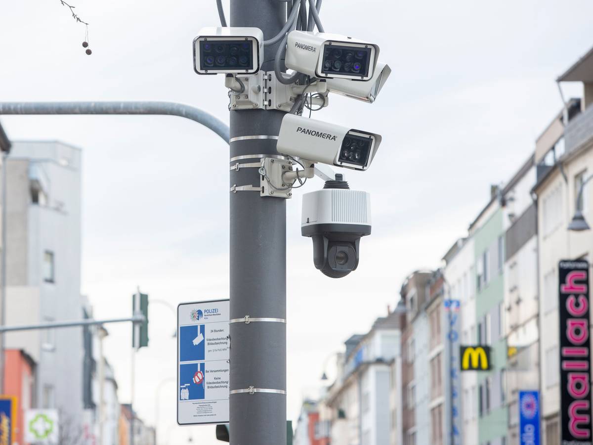 Mehrere Videokameras haben den Wiener Platz in Köln-Mülheim im Visier.