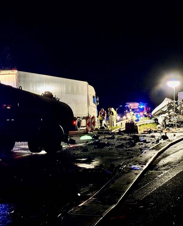 In der Nacht hat es einen schweren Unfall auf der A4 von Olpe kommend gegeben