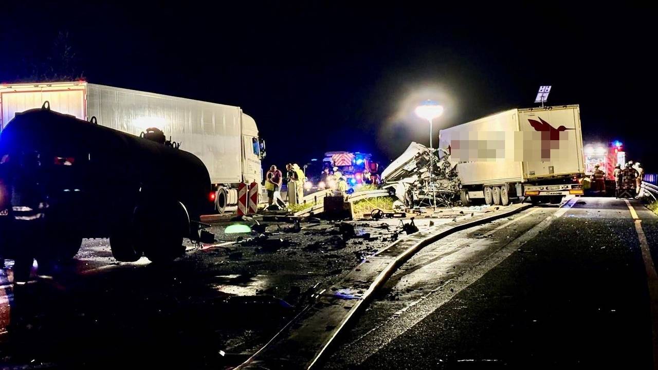 In der Nacht hat es einen schweren Unfall auf der A4 von Olpe kommend gegeben