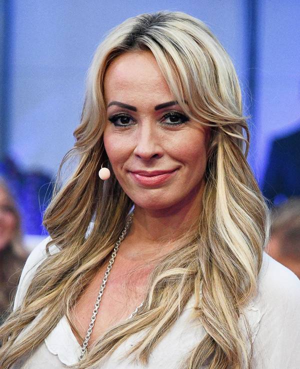 Cora Schumacher steht bei der Sat.1 Show „Promi Big Brother 2018“ im Studio.