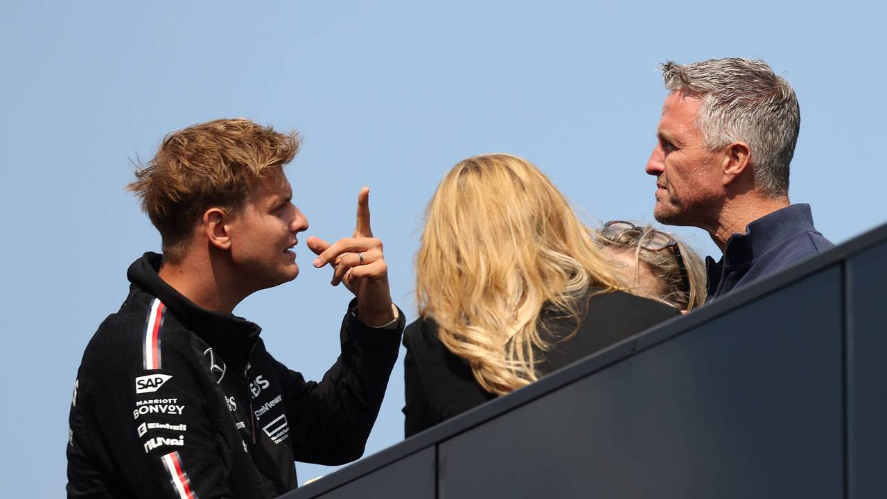 Mick Schumacher und Ralf Schumacher im Gespräch.