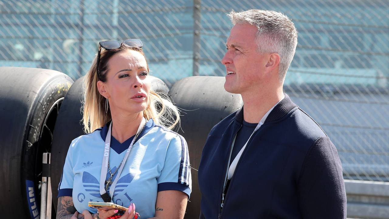 Cora und Ralf Schumacher bei einem Rennen der DTM von Sohn David. Beide haben sich in den vergangenen Wochen öffentlich immer wieder gezofft.