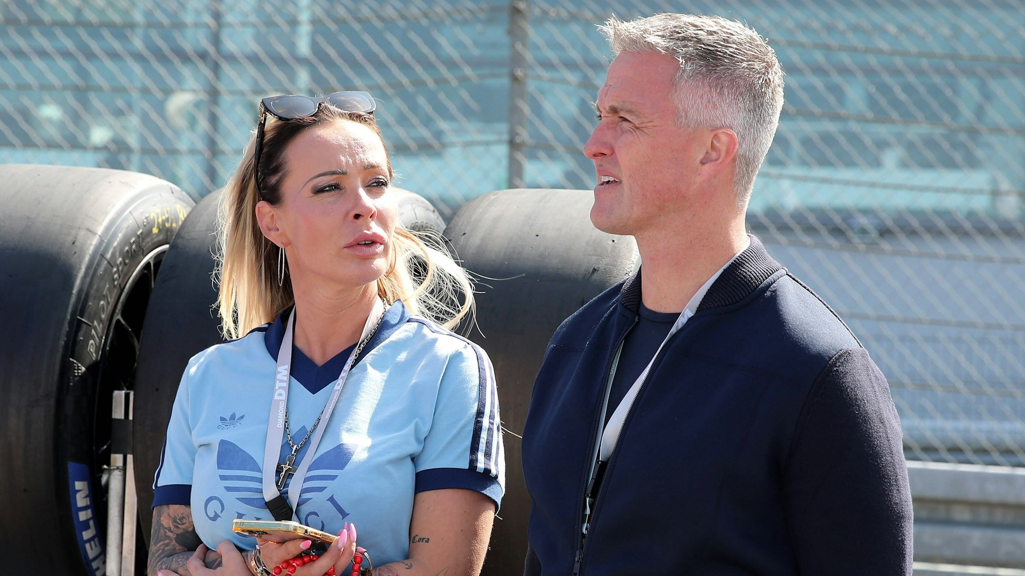 Cora und Ralf Schumacher bei einem Rennen der DTM von Sohn David. Beide haben sich in den vergangenen Wochen öffentlich immer wieder gezofft.