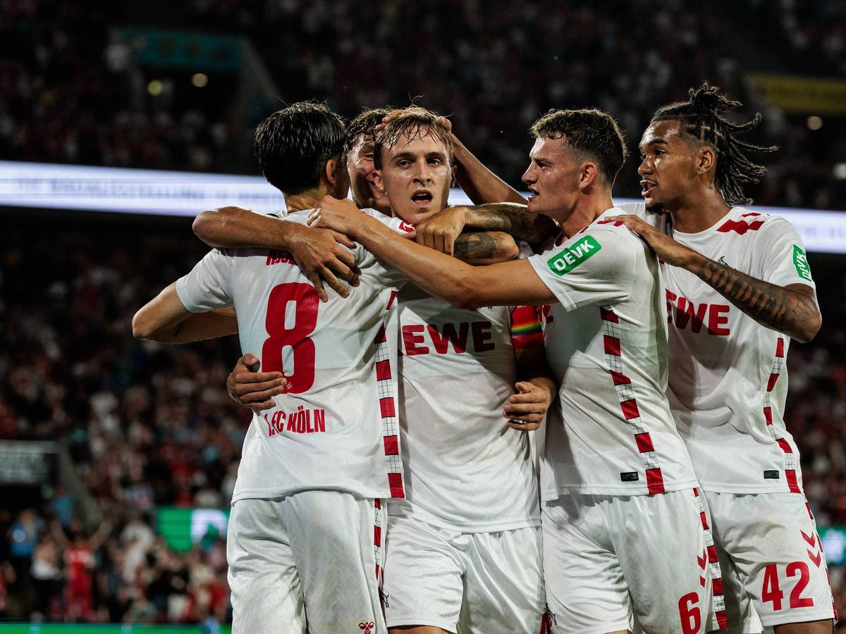 FC-Spieler jubeln über den Treffer zum 1:0 in der Zweitligapartie gegen Eintracht Braunschweig.