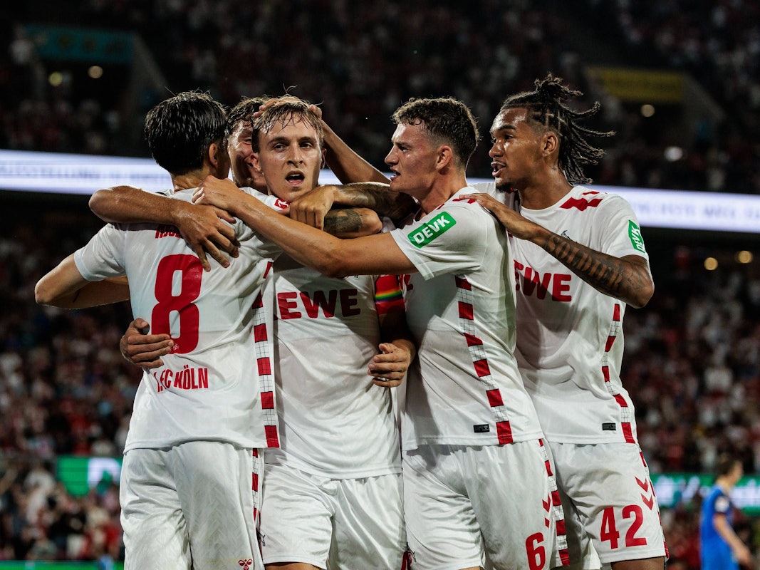 FC-Spieler jubeln über den Treffer zum 1:0 in der Zweitligapartie gegen Eintracht Braunschweig.