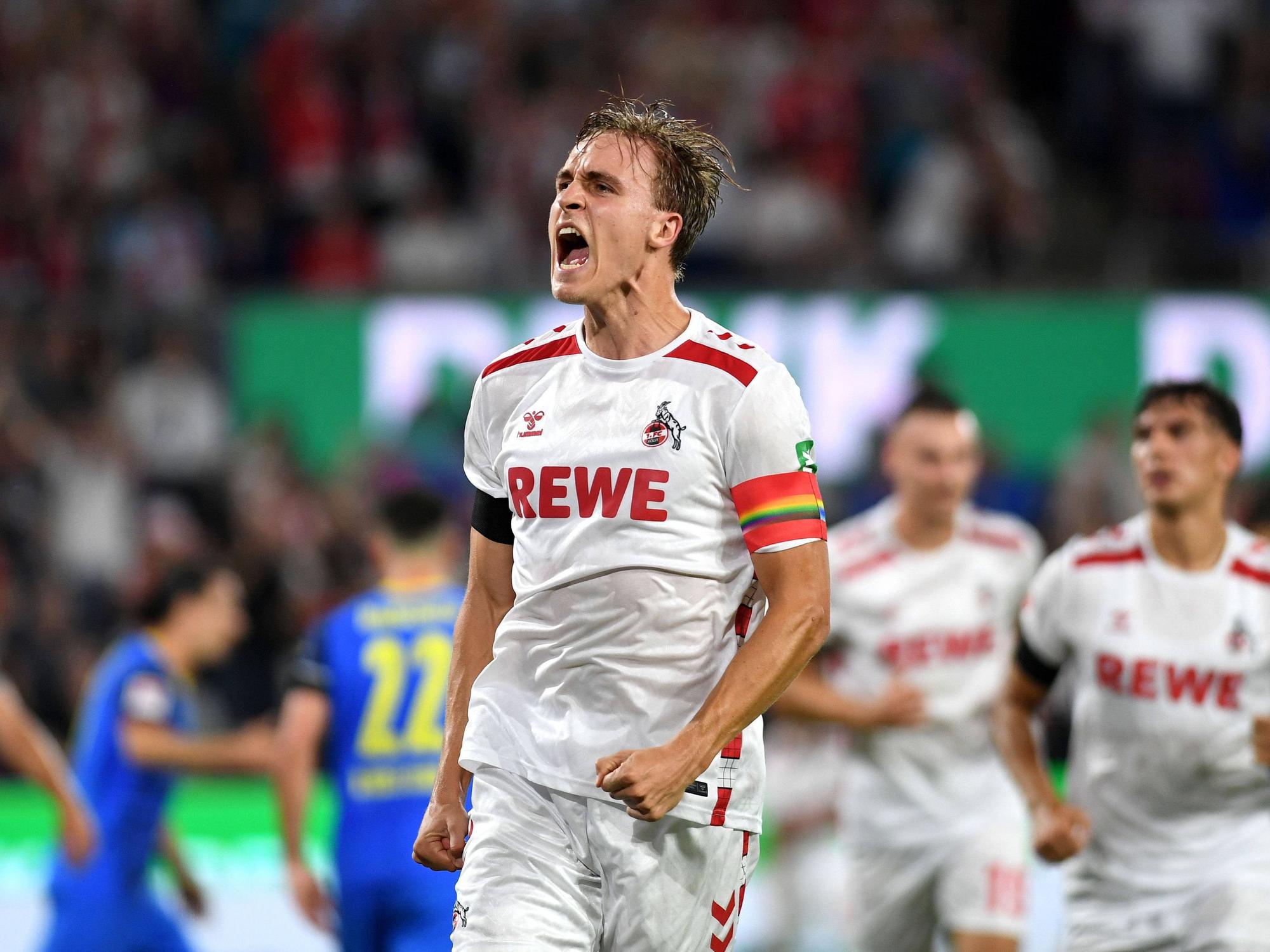 Timo Hübers bejubelt seinen Treffer.