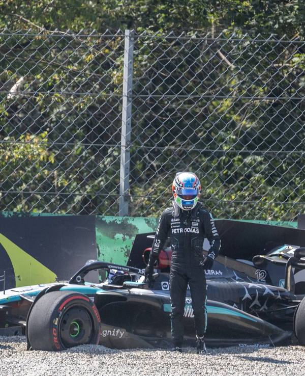 F1-Pilot Kimi Antonelli nach seinem Unfall am Freitag (30. August 2024) im ersten Freien Training in Italien.