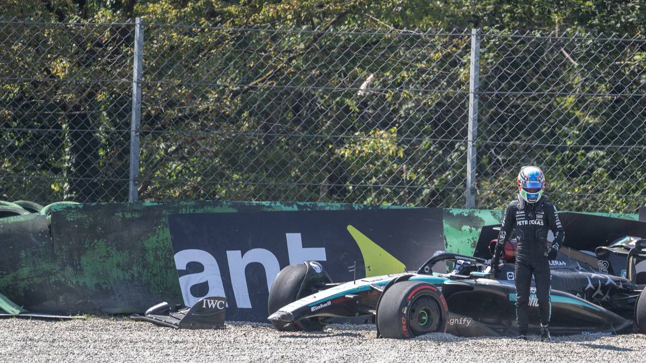 F1-Pilot Kimi Antonelli nach seinem Unfall am Freitag (30. August 2024) im ersten Freien Training in Italien.