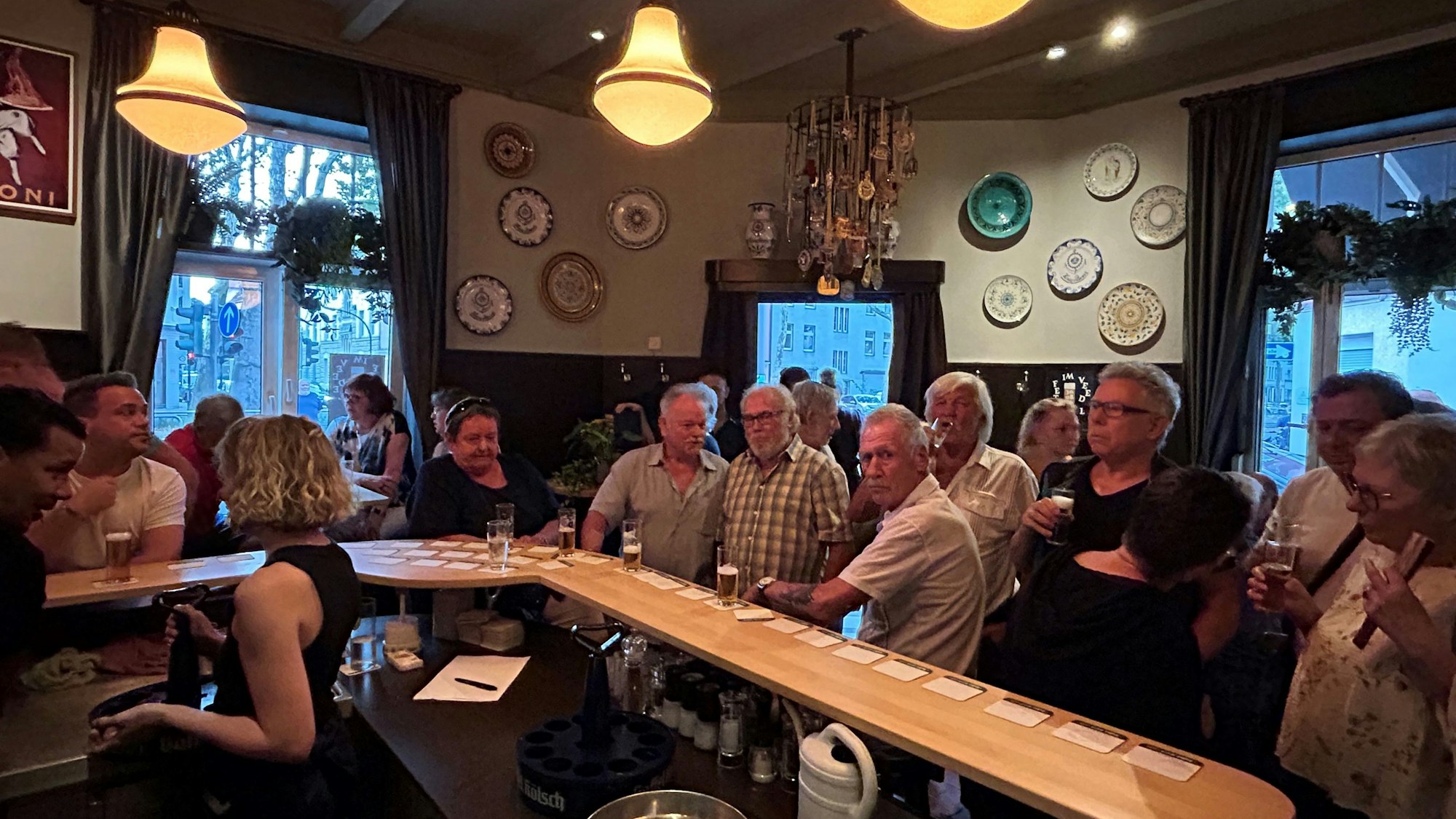 Gäste in der Försterstube in Köln.