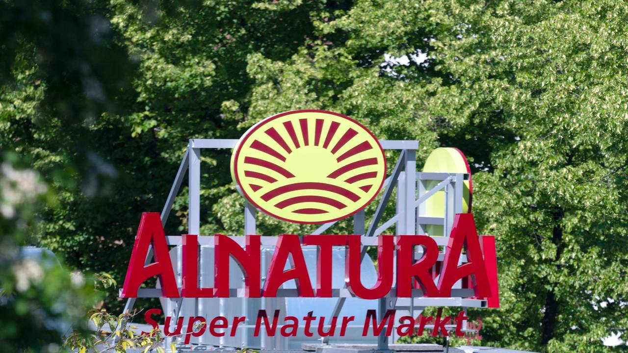 Das Logo der Handelskette Alnatura mit dem Zusatz „Super Natur Markt“.