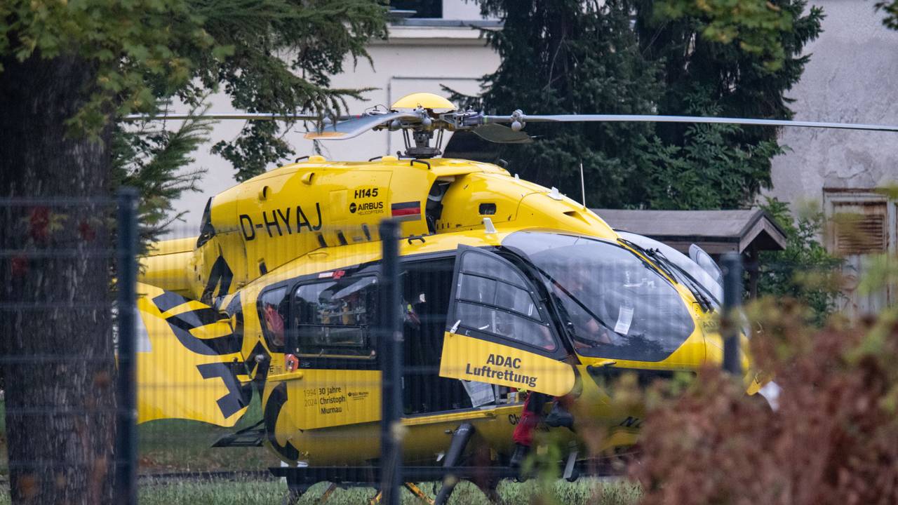 Ein Rettungshubschrauber landet in Troisdorf.