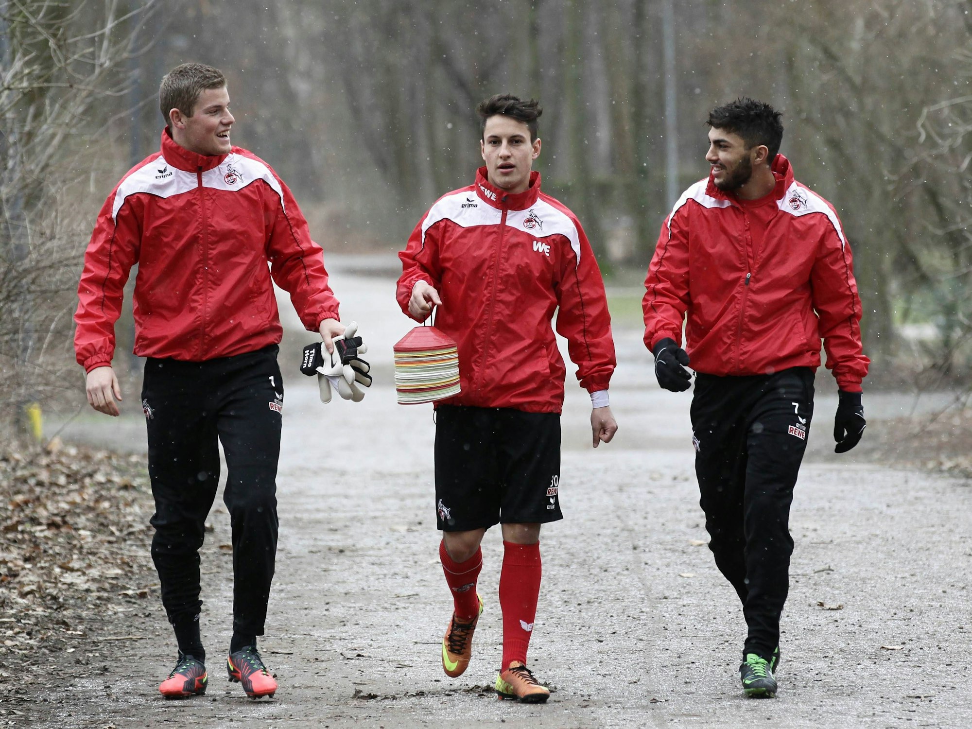 Die ehemaligen FC-Profis Timo Horn, Fabian Schnellhardt und Adil Chihi (v.l.) auf dem Weg zum Training am 21. Februar 2013.