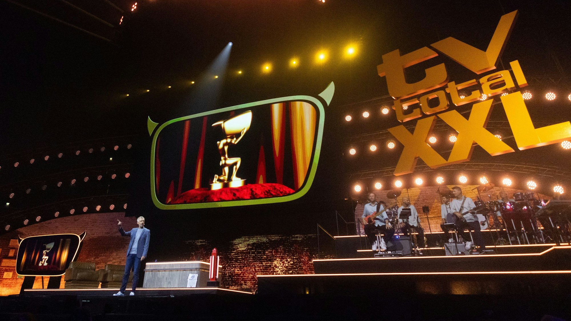 Blick auf die Bühne als Studiokulisse.