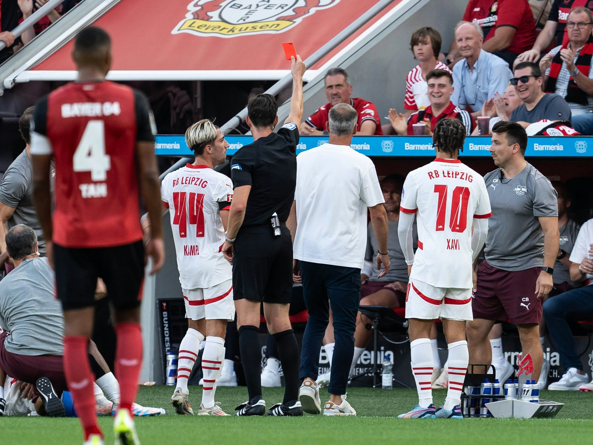 Schiedsrichter Matthias Jöllenbeck zeigte Leipzig-Trainer Marco Rose am Samstag (31. August 2024) die Rote Karte.