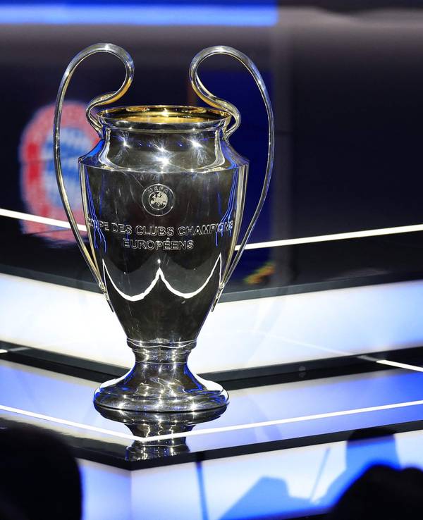 Der Pokal der Champions League am 29. August 2024 bei der Vorrunden-Auslosung.