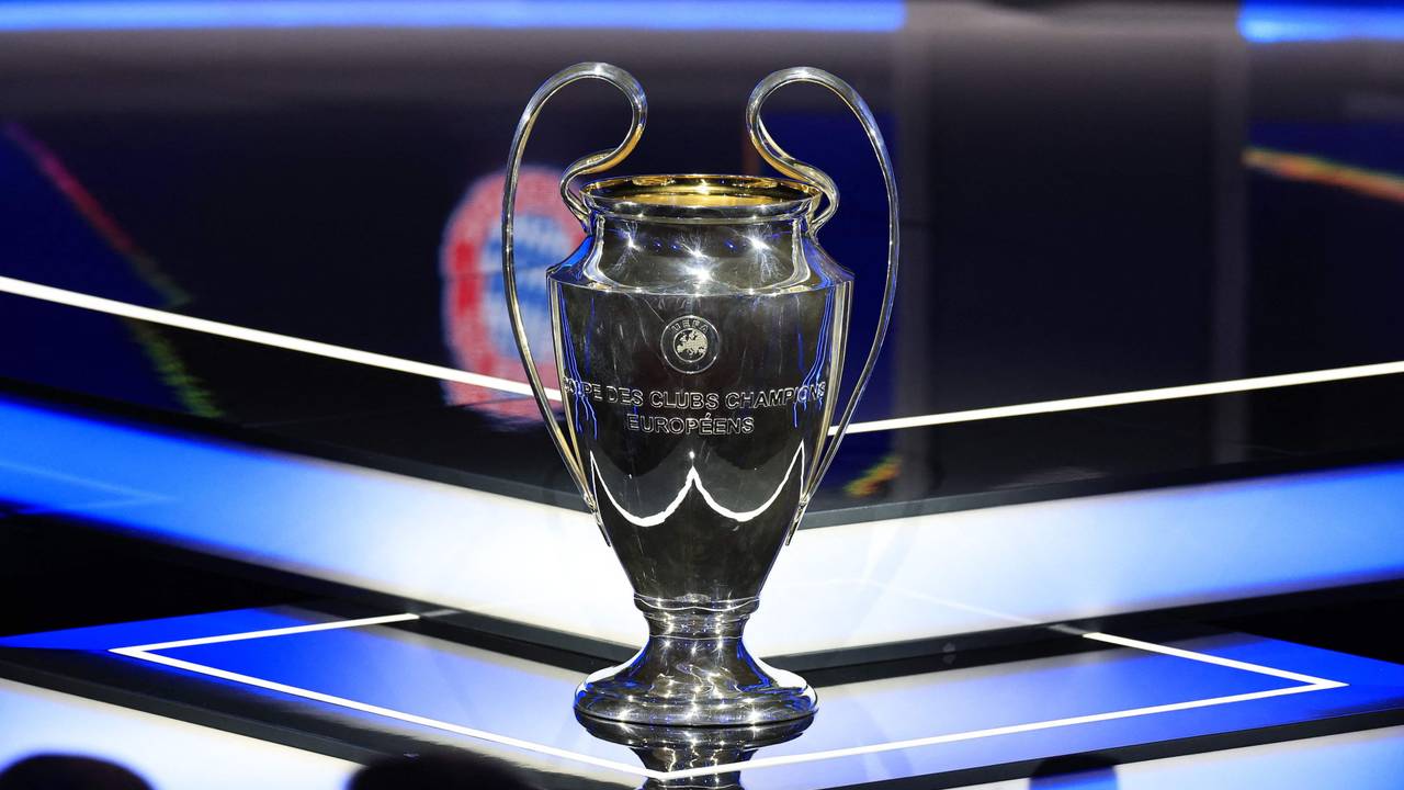 Der Pokal der Champions League am 29. August 2024 bei der Vorrunden-Auslosung.