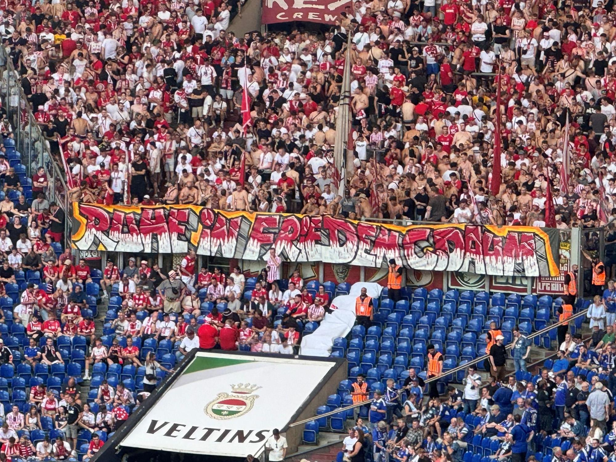 FC-Fans dachten an Christoph Daum.