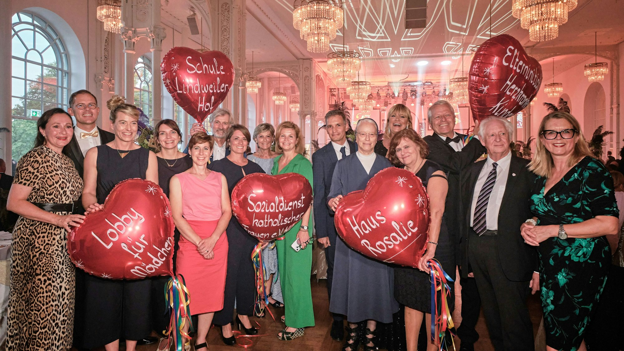 Luftballons-Vergabe bei den Colombinen.