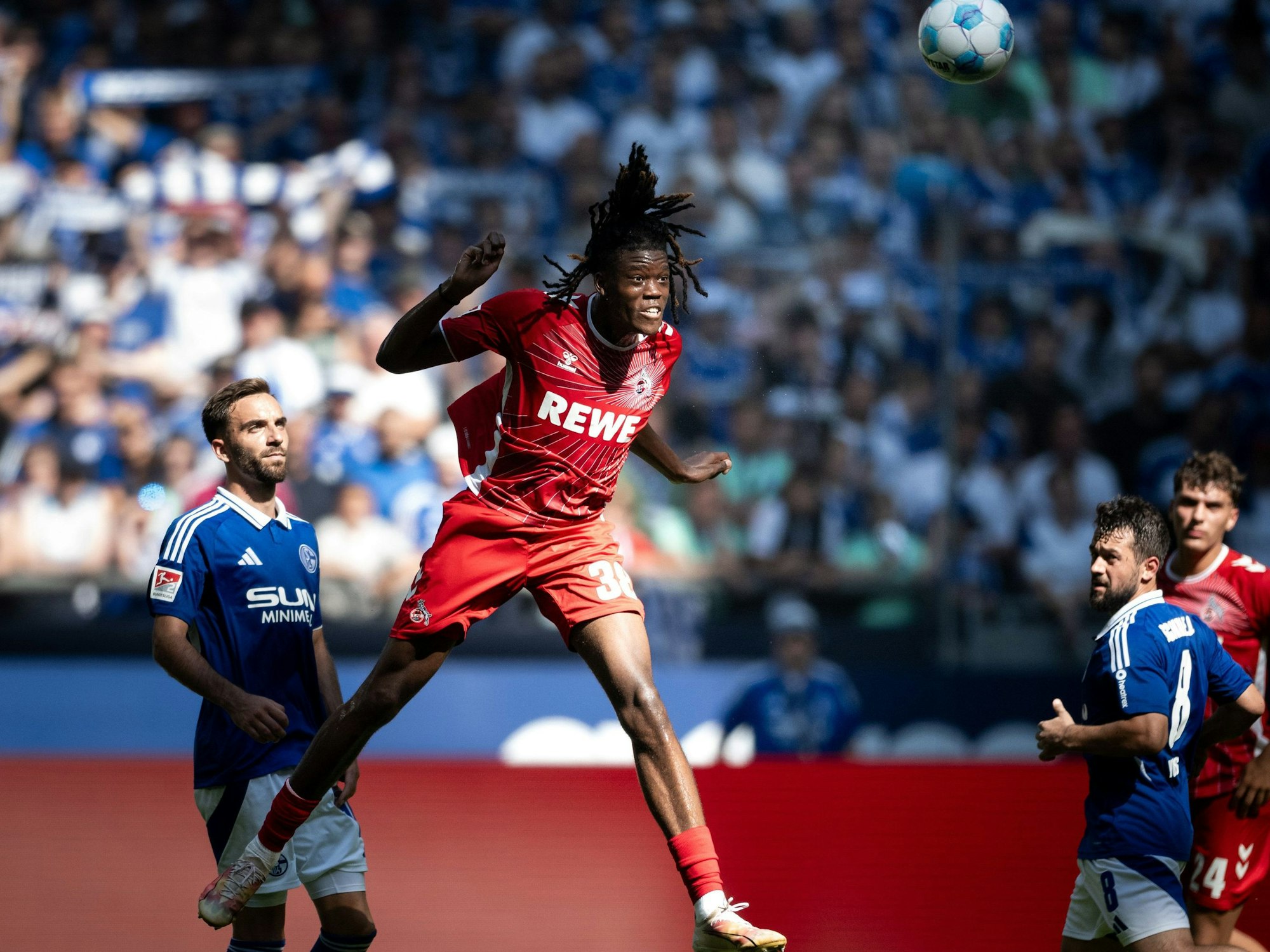 Elias Bakatukanda beim Spiel auf Schalke.