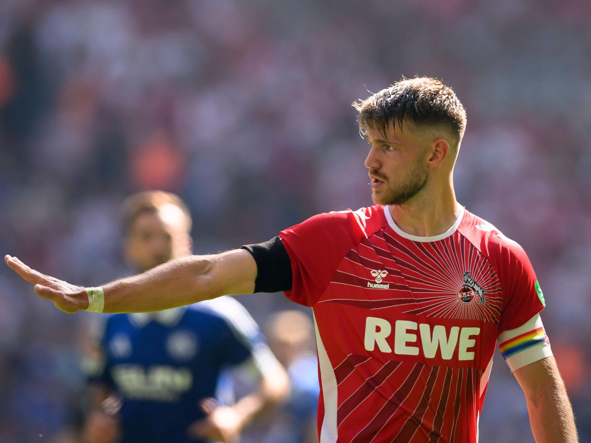 Jan Thielmann beim Spiel auf Schalke.