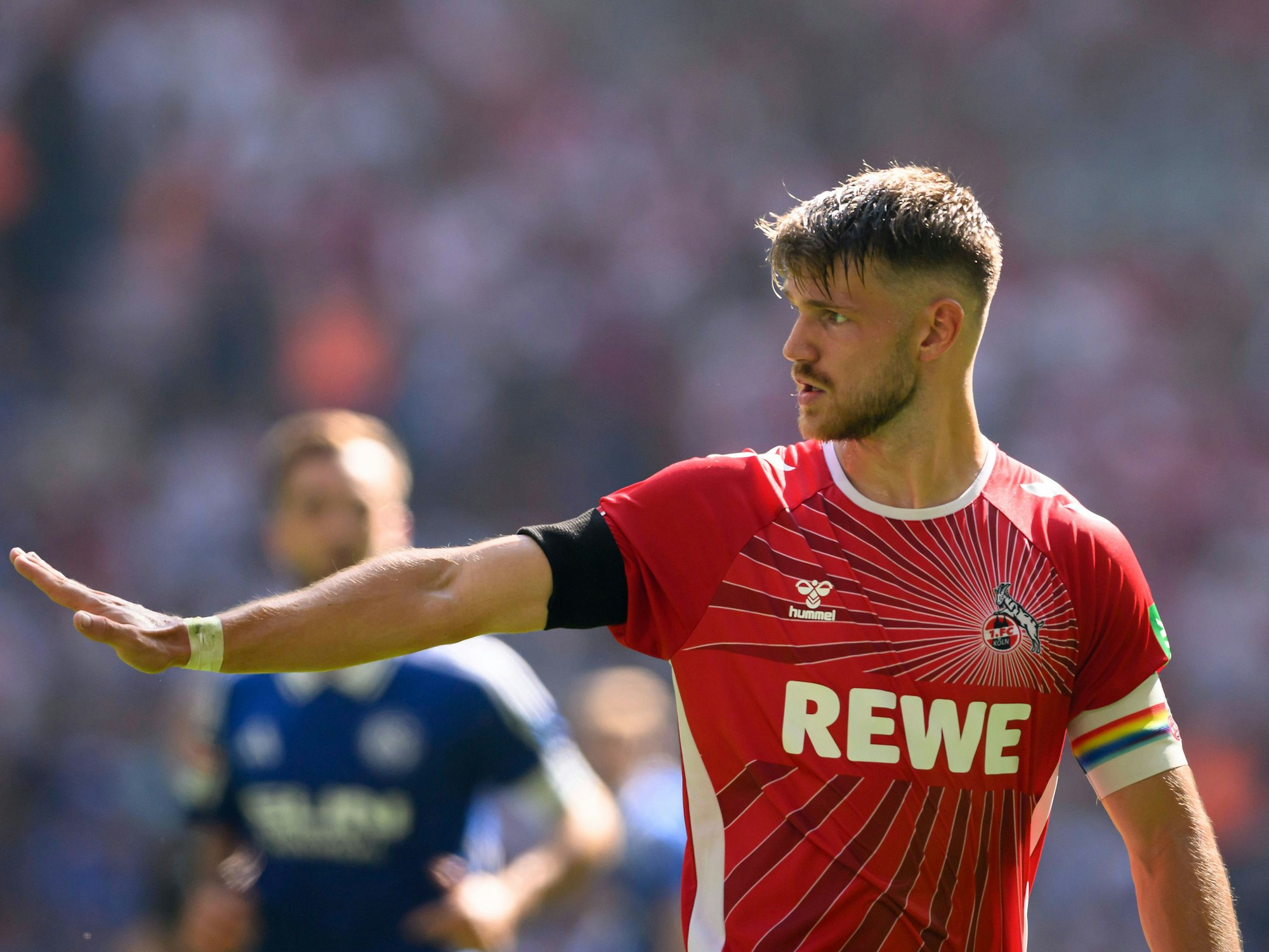 Jan Thielmann beim Spiel auf Schalke.
