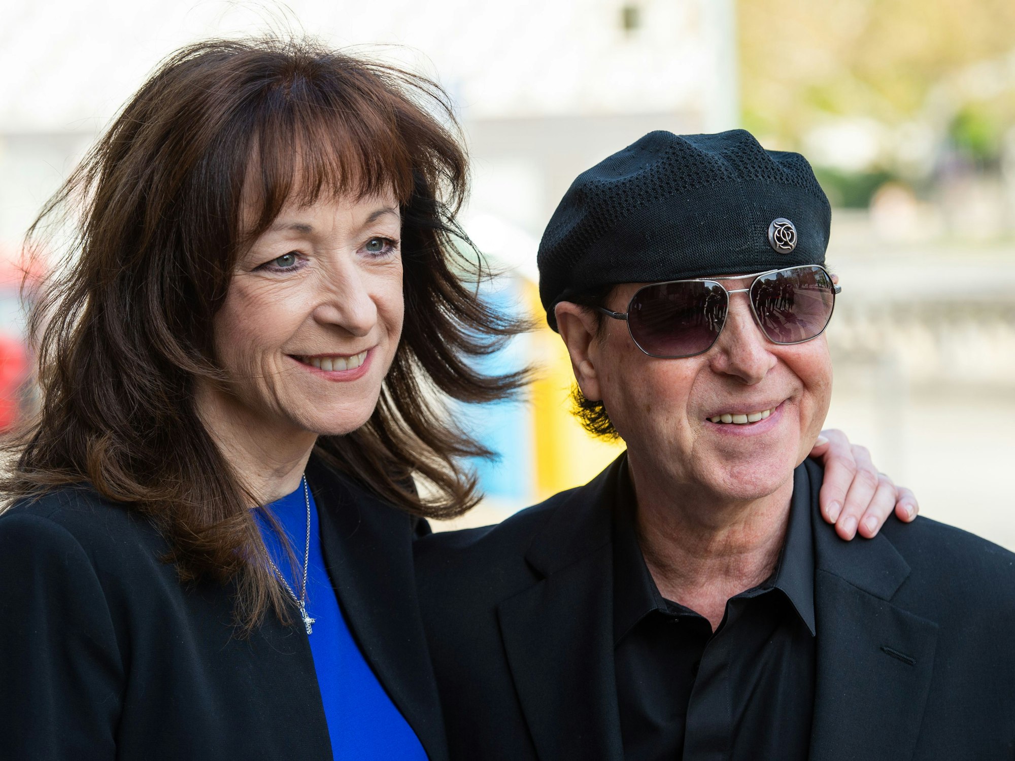 Klaus Meine, Sänger der Band Scorpions, und seine Frau Gabi kommen 2019 zu einem Empfang in Hannover