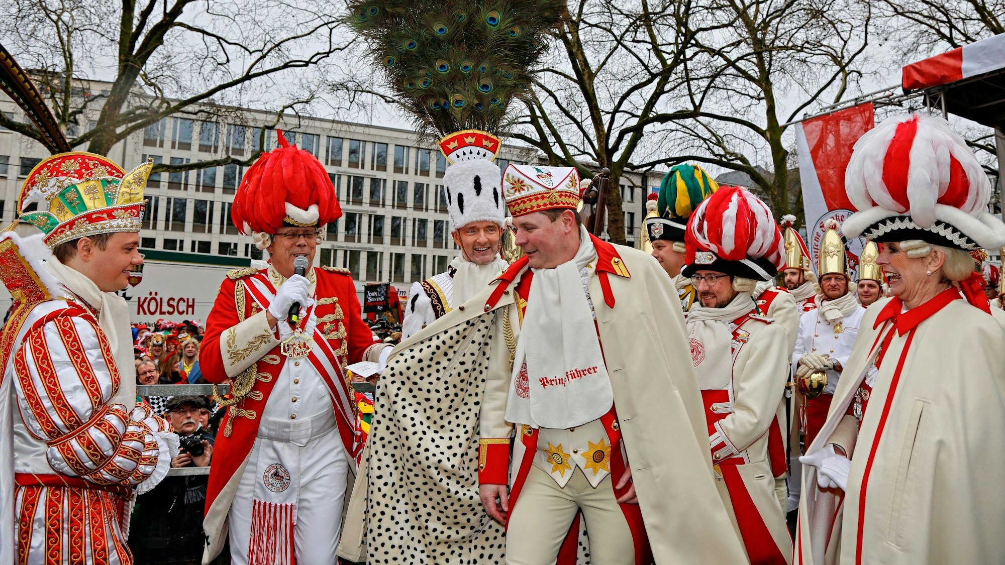 Präsident Heinz-Günther Hunold mit Prinzenführer Rüdiger Schlott und Oberbürgermeisterin Henriette Reker.